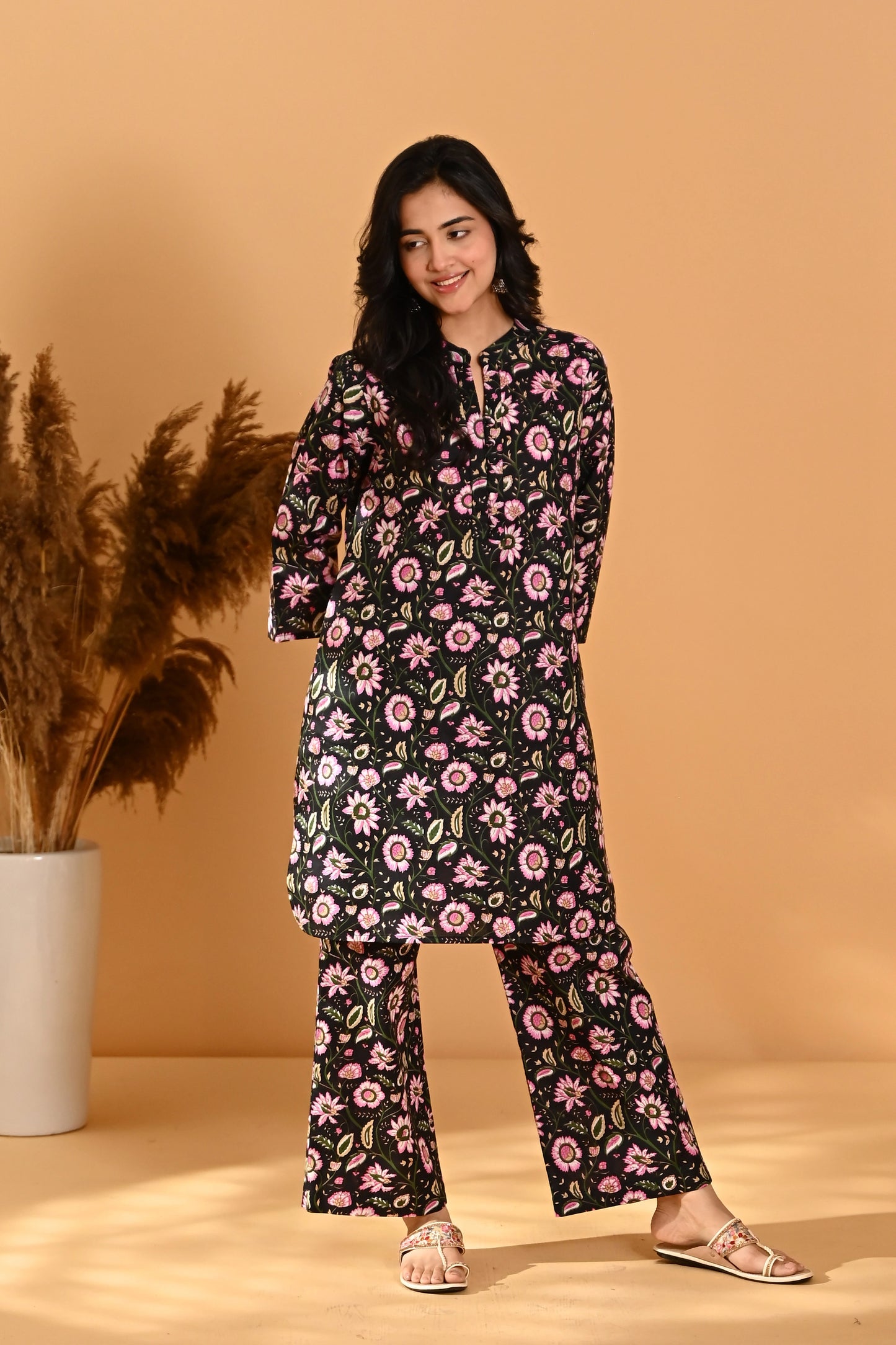 Vanalya Kurta Pant Set- Black