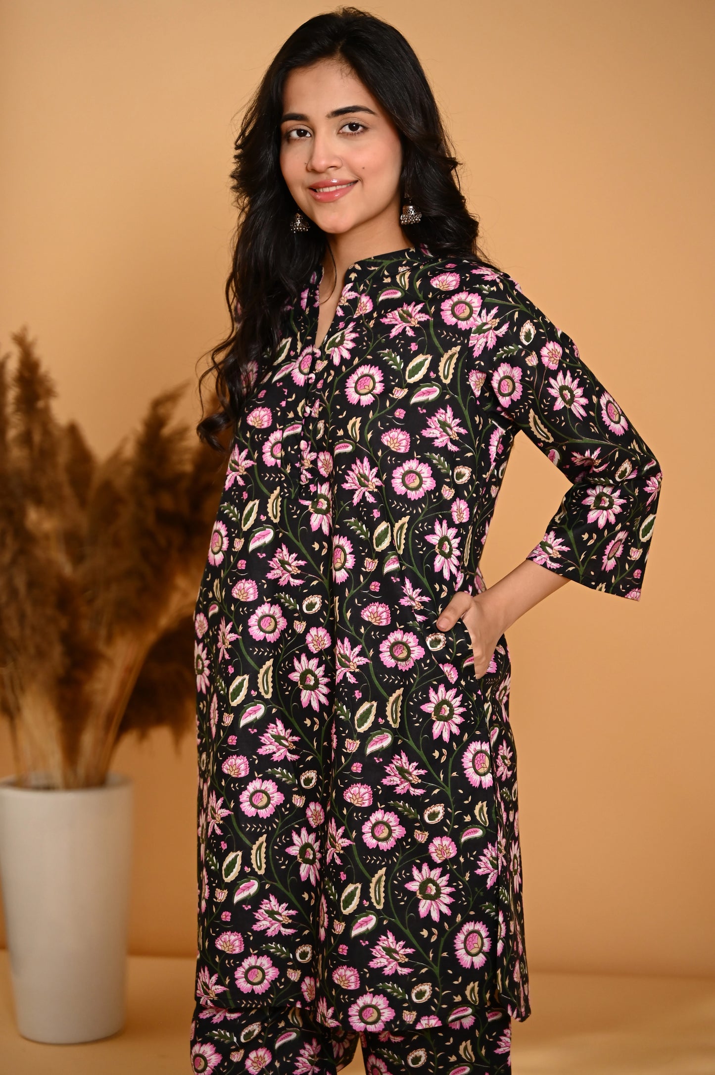 Vanalya Kurta Pant Set- Black